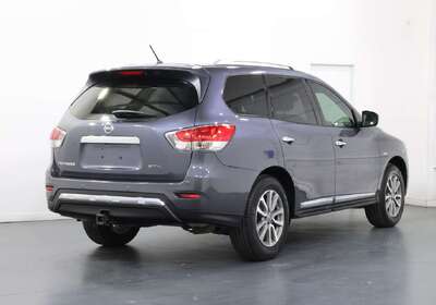 2016 Nissan Pathfinder ST-L (4x2)