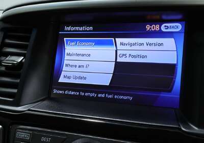 2016 Nissan Pathfinder ST-L (4x2)