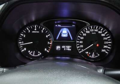 2016 Nissan Pathfinder ST-L (4x2)