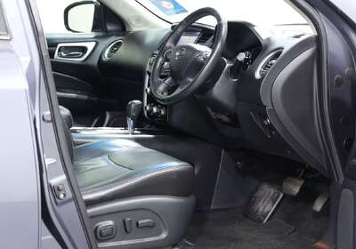 2016 Nissan Pathfinder ST-L (4x2)