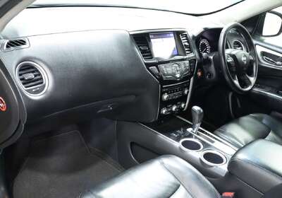 2016 Nissan Pathfinder ST-L (4x2)