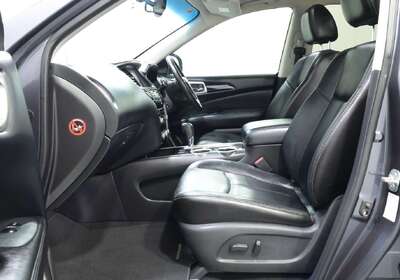 2016 Nissan Pathfinder ST-L (4x2)