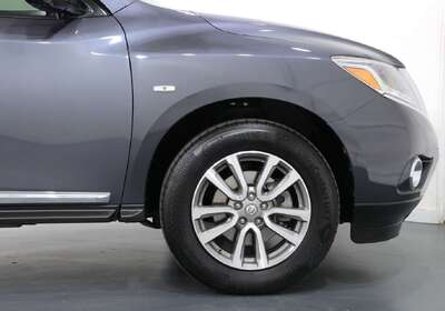 2016 Nissan Pathfinder ST-L (4x2)