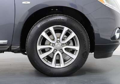 2016 Nissan Pathfinder ST-L (4x2)