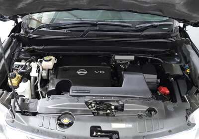 2016 Nissan Pathfinder ST-L (4x2)