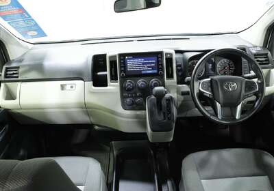 2021 Toyota Hiace SLWB COMMUTER (12 SEATS)