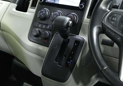 2021 Toyota Hiace SLWB COMMUTER (12 SEATS)