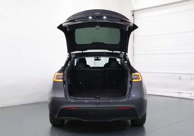 2022 Tesla Model Y REAR-WHEEL DRIVE