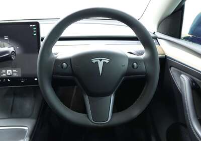 2022 Tesla Model Y REAR-WHEEL DRIVE