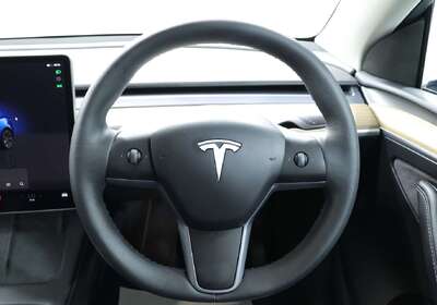 2022 Tesla Model Y Rear-Wheel Drive