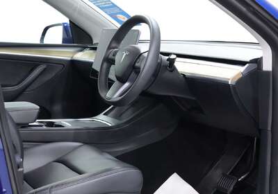 2022 Tesla Model Y Rear-Wheel Drive