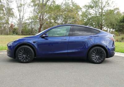 2023 Tesla Model Y Rear-Wheel Drive