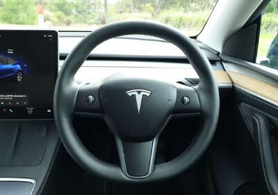 2023 Tesla Model Y Rear-Wheel Drive