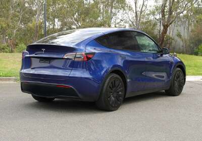 2023 Tesla Model Y Rear-Wheel Drive