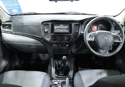 2017 Mitsubishi Triton GLX (4x4)