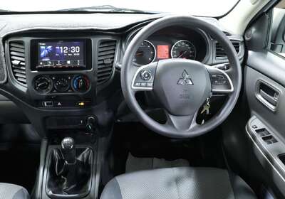 2017 Mitsubishi Triton GLX (4x4)