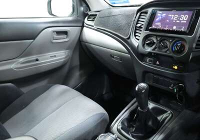 2017 Mitsubishi Triton GLX (4x4)