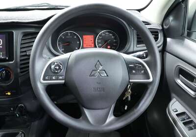 2017 Mitsubishi Triton GLX (4x4)