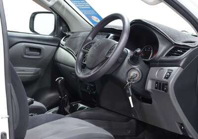 2017 Mitsubishi Triton GLX (4x4)