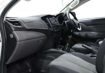 2017 Mitsubishi Triton GLX (4x4)