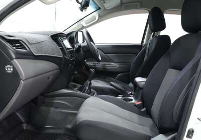 2017 Mitsubishi Triton GLX (4x4)