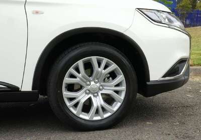 2021 Mitsubishi Outlander ES