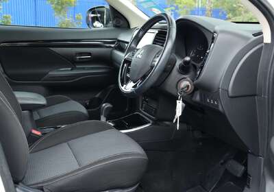 2021 Mitsubishi Outlander ES