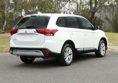 2021 Mitsubishi Outlander ES