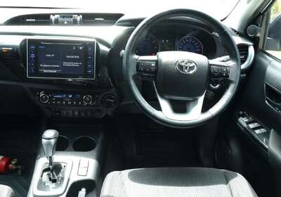 2020 Toyota Hilux SR5