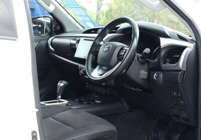 2020 Toyota Hilux SR5