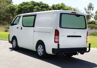 2015 Toyota Hiace 