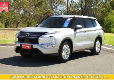 2024 Mitsubishi Outlander ES