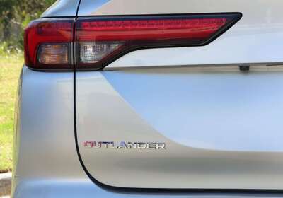 2024 Mitsubishi Outlander ES