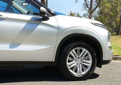 2024 Mitsubishi Outlander ES