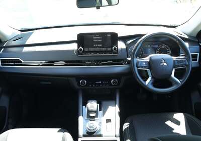 2024 Mitsubishi Outlander ES