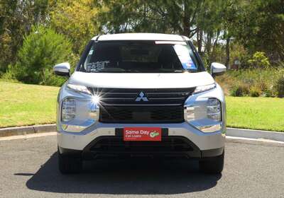 2024 Mitsubishi Outlander ES