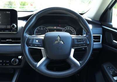2024 Mitsubishi Outlander ES