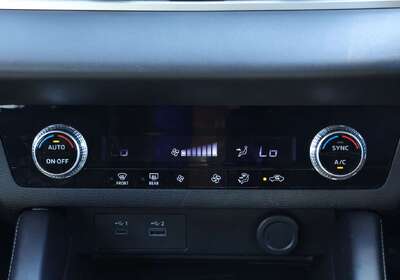 2024 Mitsubishi Outlander ES