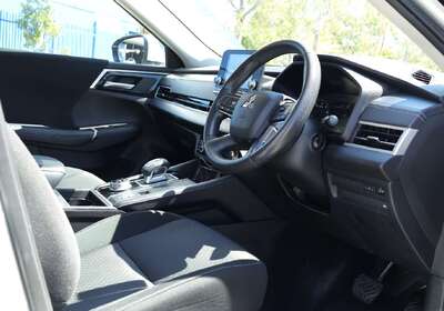 2024 Mitsubishi Outlander ES