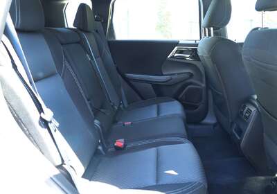 2024 Mitsubishi Outlander ES