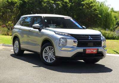 2024 Mitsubishi Outlander ES