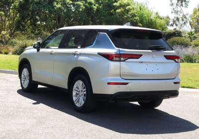 2024 Mitsubishi Outlander ES