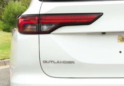 2023 Mitsubishi Outlander LS