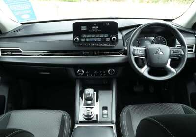 2023 Mitsubishi Outlander LS