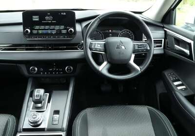 2023 Mitsubishi Outlander LS