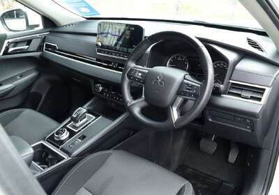 2023 Mitsubishi Outlander LS