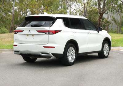 2023 Mitsubishi Outlander LS