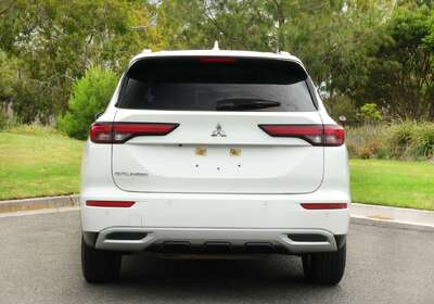 2023 Mitsubishi Outlander LS