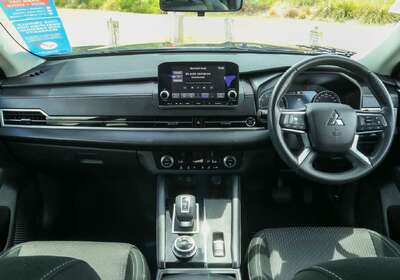 2023 Mitsubishi Outlander ES