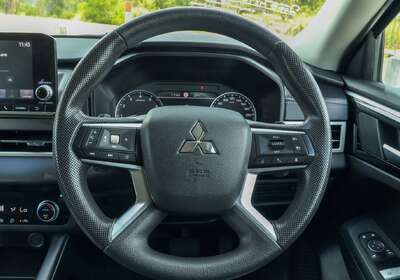 2023 Mitsubishi Outlander ES